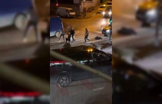 Kavga esnasında yola savrulan çocuk yürekleri ağza...