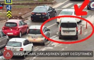 Kavşaklara yaklaşırken şerit değiştiren sürücüler...