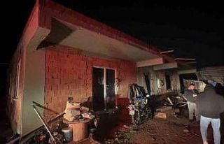 Kaynar suya benzin dökülen evde patlama: 2 yaralı