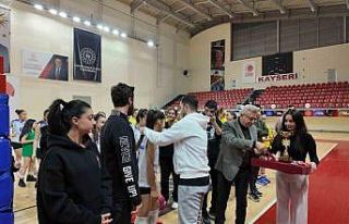 Kayseri Midi Kızlar Süper Ligi müsabakaları tamamlandı