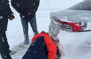 Kayseri’de kar yağışı sonrası mahsur kalan...