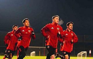 Kayserispor’un Antalya kampı başladı
