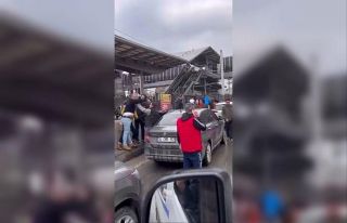 Kaza sonrası sürücüler birbirine girdi