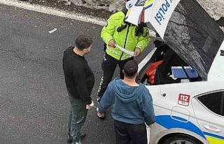 Kaza yapan sürücüler kavga edince kelepçelenip...