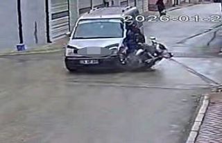 Kazada genç kurye ağır yaralandı