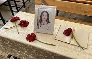 Kazada ölen küçük kız için sınıfında anı...