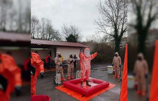 KBRN eğitimi sonrası arama kurtarma ekiplerinden...