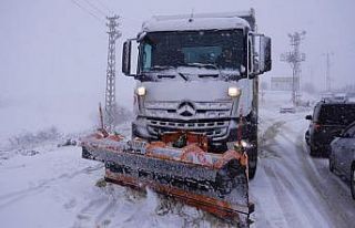 Keçiören Belediyesi, karla mücadeleye aralıksız...