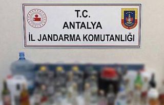 Kemer’de kaçak ve sahte içki ele geçirildi