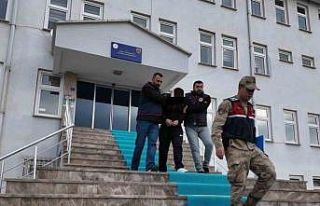 Kendilerini güvenlik güçleri ve savcı olarak tanıtıp,...