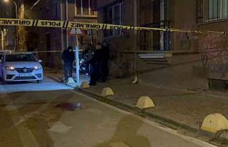 ’Kız’ kavgası kanlı bitti: 4 yerinden bıçaklanan...