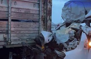 Kocaeli’de servis minibüsü ile kamyon çarpıştı:...