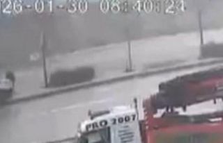 Kontrolden çıkan servis refüje çıktı: Ölümden...