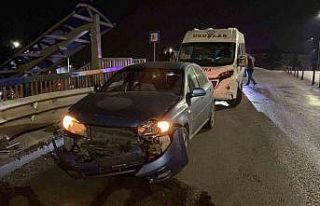 Köprüde kayan otomobil önce servis aracına, ardından...