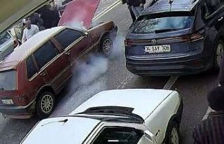 Korkutan araç yangınına esnaftan hızlı müdahale