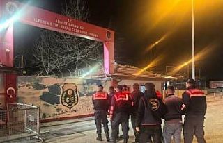 Köy evlerini soyan 3 kişilik hırsızlık ekibi,...