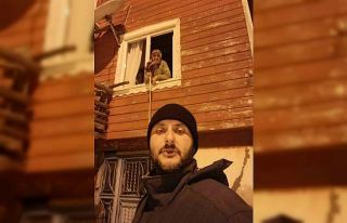 Köy muhtarı yaşlı kadının ilaçlarını 2 kilometre...