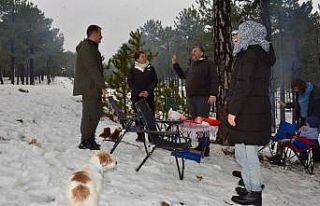 Köyceğiz Kaymakamı Kumcu, vatandaşların kar keyfine...