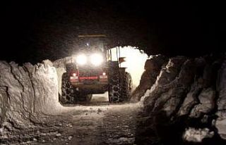 Köyde rahatsızlanan kadın için ekipler seferber...