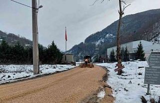 Köylerde yol bakım çalışmaları sürüyor