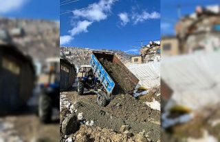 Köylüler el ele verdi, yarım bırakılan yolu birlikte...