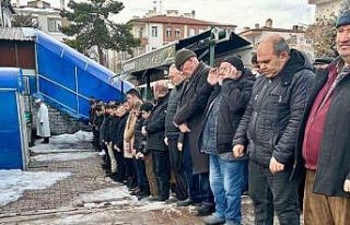 Krikonun kayması ile otobüsün altında kalan genç...