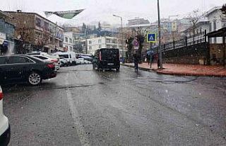 Kulp’ta yağmur yerini kar yağışına bıraktı