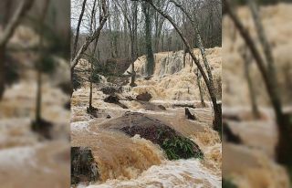 Kuruyan Karapınar Şelalesi yağışlarla yeniden...