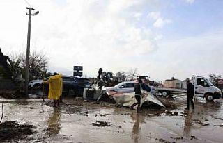 Kuşadası’nda selin yaraları sarılmaya çalışılıyor