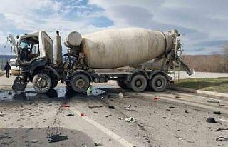 Kütahya’da beton mikserleri çarpıştı: 2 yaralı