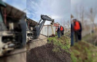 Kuyuya düşen ineği itfaiye kurtardı