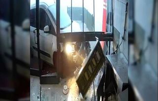 Lavaş getirdiği dönerciye aracıyla girdi