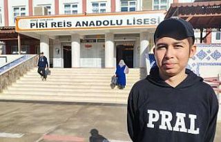 Lise öğrencisi lenf kanserini kendi kök hücreleriyle...