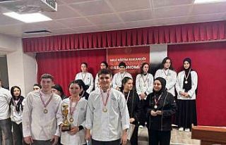 Liseli gençler gastronomi yarışmasında gümüş...