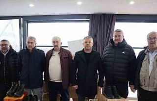 Lunapark işletmecisinden çocuklar için ayakkabı...