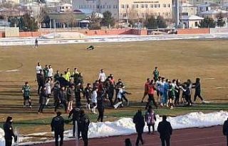 Maç sonu tekme ve yumruklar havada uçuştu