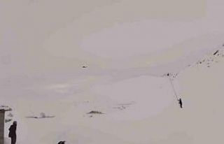 Mahsur kalan hastayı almaya giden helikoptere bez...