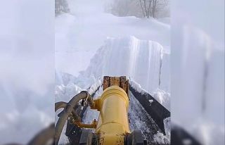 Malatya’da 1 buçuk metre karla mücadele kameralara...