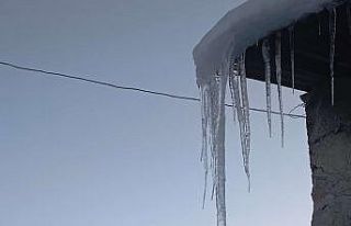 Malatya’da buz sarkıtları metreyle ölçüldü
