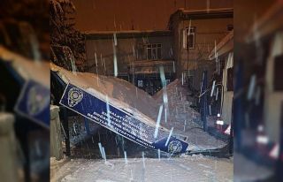 Malatya’da karın ağırlığıyla istasyon amirliğinin...