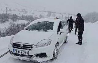 Malatya’da karlı yolda kalan araç ve hasta vatandaşlara...