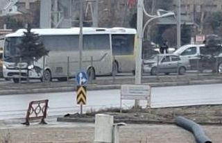 Malatya’da otobüs ile otomobil çarpıştı: 2...