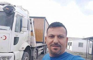 Manisa’da otomobil elektrik direğine çarptı:...