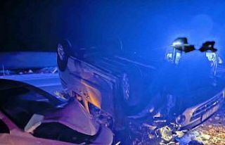 Mardin’de otomobil ile hafif ticari araç çarpıştı:...