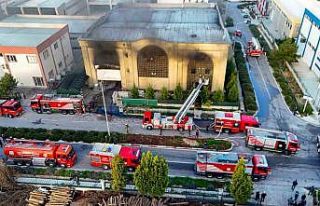 Menderes’te fabrika yangını kısa sürede kontrol...