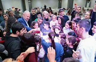 Menemen’de özel çocukların karne sevinci yürekleri...