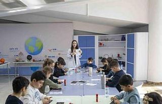 Mersin’de çocuklar yarıyıl tatilinde bilimi keşfediyor