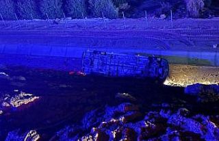 Mersin’de işçi servisi uçuruma yuvarlandı: 13...