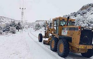Mersin’in yüksek kesimlerinde karla mücadele sürüyor