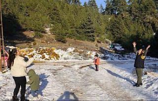 Mersinliler hafta sonu kar yağan yaylalara akın...